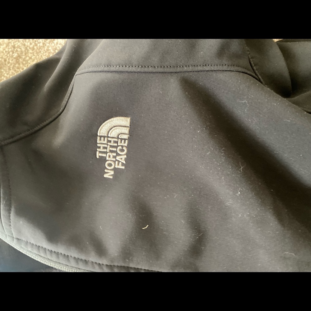 Men’s small north face zip up!
